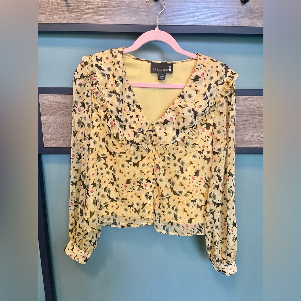🌼 Broadway 38 yellow/black floral blouse w/ sheer sleeves and Peter Pan collar